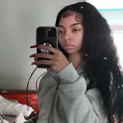 miakova360's profile picture. big  75❗❗slick