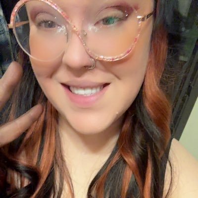 badassqueenash1's profile picture. 다른 사람의 구름 속의 무지개가 되어라 🌈420bangers😜 just a girl who likes kpop and living life one day at a time