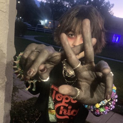 kodakodezz's profile picture. he/him || (https://t.co/Gfkp1cDX8i) || i love self titled💔|| the people on here make me nervous || https://t.co/CNYd9AVvl6