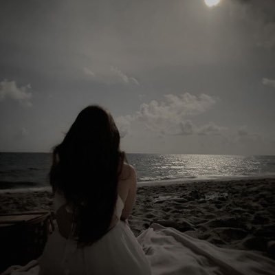 Justmealways_'s profile picture. ابعد بعيد