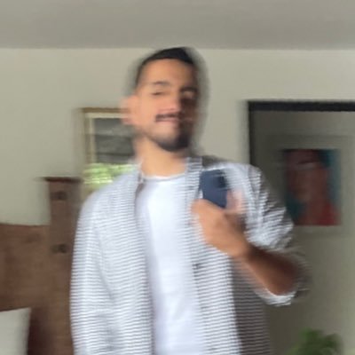 MeDicenAche's profile picture. De sonrisa ancha y ojeras de impacto. Debí mezclar ayer hasta volverme maricón.