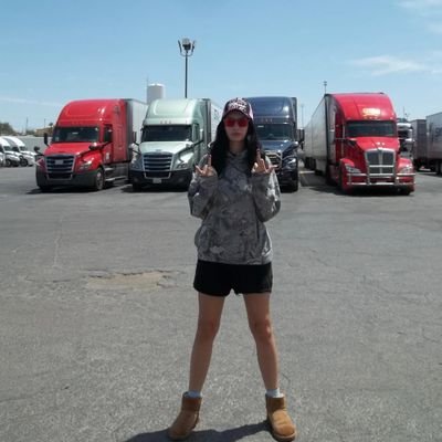 theshadowlovely's profile picture. a collection of my thoughts and interests
Vibes++