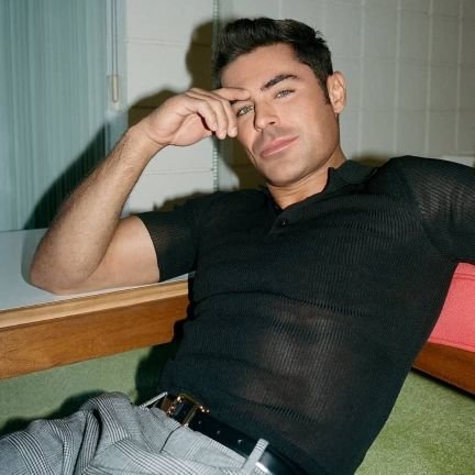 zach_Efron012's profile picture. 