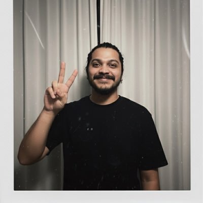 FTheguitar73765's profile picture. Teacher and singer