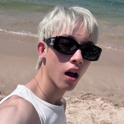 kutaboterijanai's profile picture. this acc belongs to H_en4y