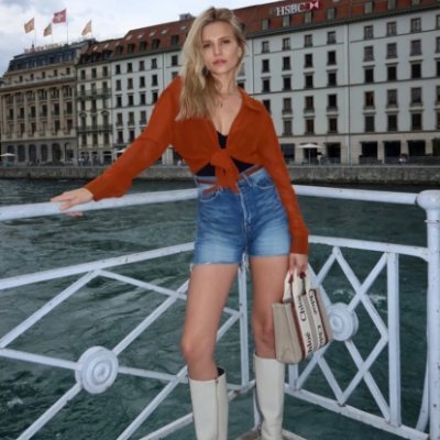 dong_ren39922's profile picture. Someone whose presence feels like home warm, steady, and true. A man who walks with quiet confidence, speaks with intention, and lives with kindness. I value de