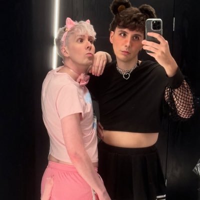 phantasticyaps's profile picture. 27 | bi | chronic phannie