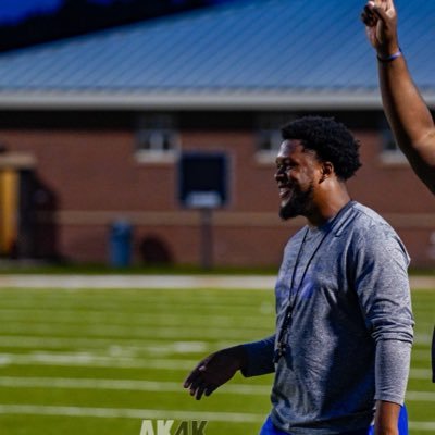 KoachJay's profile picture. QB Coach @RidgeViewF_Ball / NUPE♦️/ Husband /     Girl Dad🦋