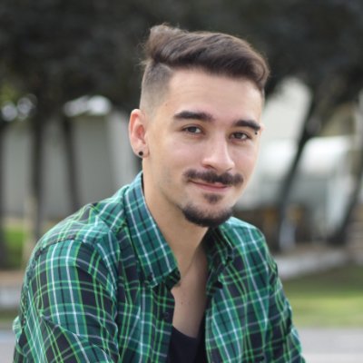 Andremosfera's profile picture. Psicólogo | Tomo fotos | Podcast #ZOOMEnLaMira  ft. @milocortesgo | Experimentos sociales en #SentiryPensar | Tengo un blog | Colecciono llaveros💥