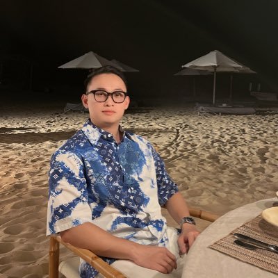 bnguh's profile picture. All change is hard at first, messy in the middle and gorgeous at the end