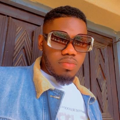 vasaccisisu's profile picture. ⚡OUND BANK 🎶 🏦
Pro. Songwriter 🎶 ✍️   Model 👕🩳🕶️🚀🚀🪄 #RealMadrid 🤍 👑 #InterNazionale 💙  #Mu⚡️hin