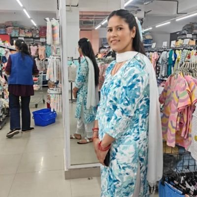 reenarawat373's profile picture. कबीर
 सात दीप नौ खंड में गुरु से बड़ा न कोई कर्ता करे न कर सके गुरु करे सो होय?