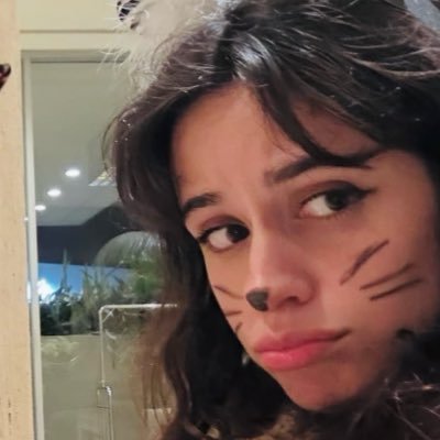 verocoven's profile picture. someday you’ll miss this🛸