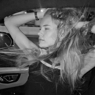 Ellie85q's profile picture. My hobbies include traveling, yoga, running, coffee, making friends, and living life to the fullest