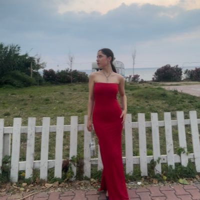 Esraakpln1's profile picture. Mersin Üniversitesi Tıp Fakültesi🎓 Adıyaman/Gerger Acil Hekimi🩺 Yarı zamanlı şiir işçisi 📜🖋