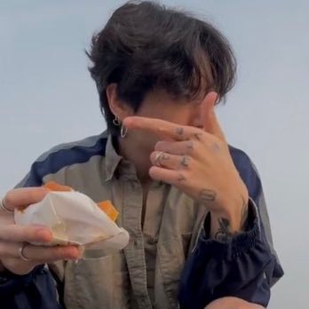 jinchuliin's profile picture. help i'm still at the monumental when i'm with youuu