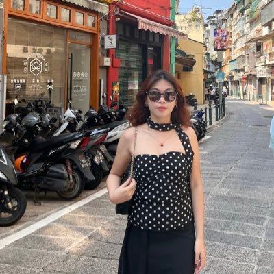 ShaDeloyola1's profile picture. Bibliophile.
Care less.  Live more 🌻