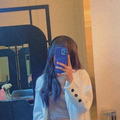 anwarr_s15's profile picture. الكون ظلامٌ لا يُشفى، وأنا تبهجني الأنوار.     محاسبة 🤺 مبارزة | 🎹 بيانو |🇩🇪