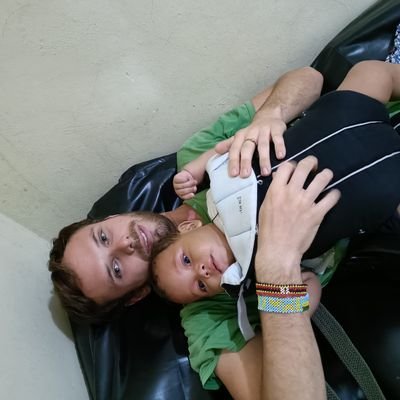 squaloviolino's profile picture. 🇮🇹🇪🇺                                                                                      
Voglio lasciare la mia impronta 👣