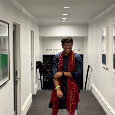 samridh29's profile picture. trying to find a low bias and low variance point