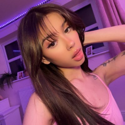 AnabelleJones_'s profile picture. DM me if you can handle it 😉