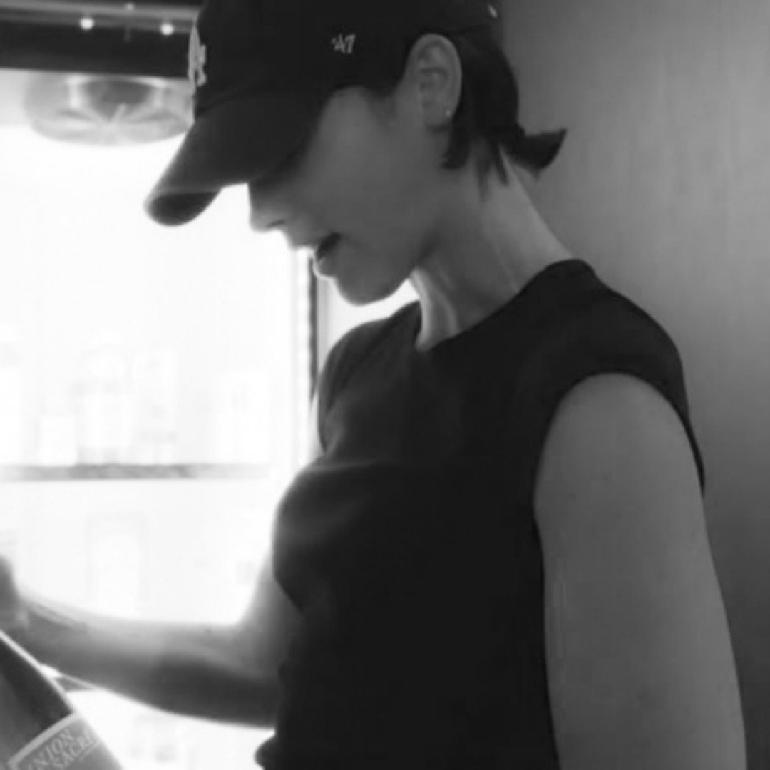 weirdveil's profile picture. The rotten, dreary sun.