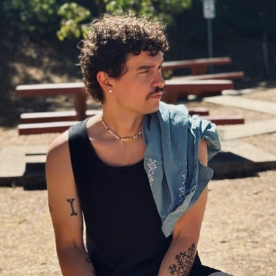 lilpapimontoya's profile picture. Artist, Organizer | Half of the @undeniablepbjs ❤️‍🔥🧞‍♂️ | On the ground @unitehere11 ✊🏼 | Chicanx 🇲🇽 $lav 🇸🇮 | @cornell alum