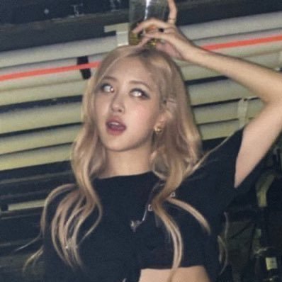 Nyanniie's profile picture. I identify as a Cat | “Rosé always eats first”