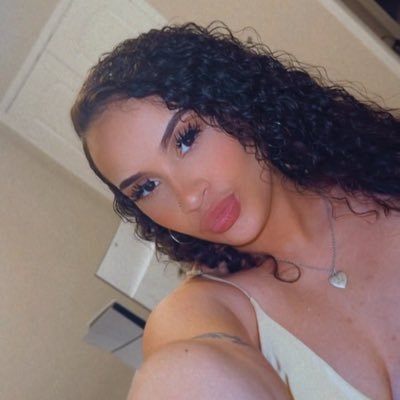 taramichelle143's profile picture. ♛ 25. puertorriqueña. ♊︎. Ⅺ•Ⅺ•MMXX💍. htown sports girly. ig: taramichelle.h ♛ #HTownMade 🤘🏼#AllFire #BuiltForThis #GeauxTigers 🐯💜 #TXST 👩🏻‍🍼 Mom