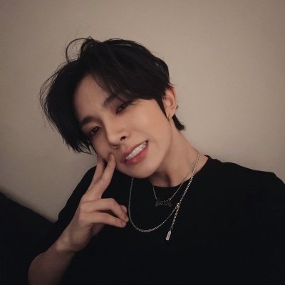 bnd_xnedxxr_'s profile picture. 잘생긴남자 얘기함