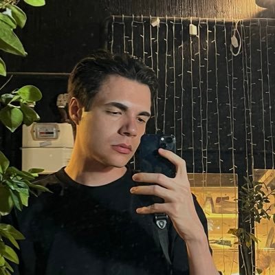 diaryofwimpyabo's profile picture. corporate clown lost in the academic fog.