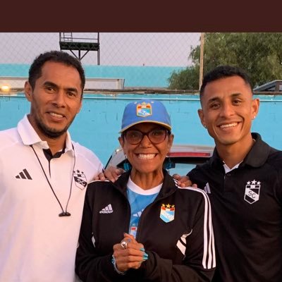 bettina_oneto's profile picture. Mamá.Abuela. Comediante. Hincha de Sporting Cristal.