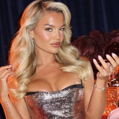 LauraJennerRp's profile picture. parody account || Uk 🇬🇧 based || in a relationship with @RobertMatzRp 🥰