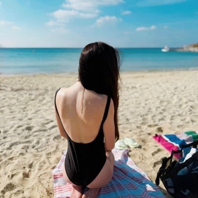 sonderskoene's profile picture. As jy 'n mens is follow die account. Wees beter as gister✌