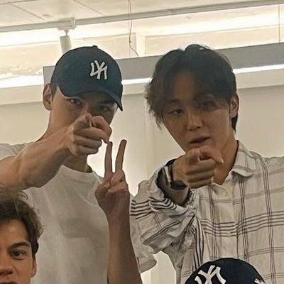 8hoshis's profile picture. hoshi is star in japanese so if you are an 8stars you are also an 8hoshis | rps (🐸🐯/🐻‍❄️🍊/🪽)