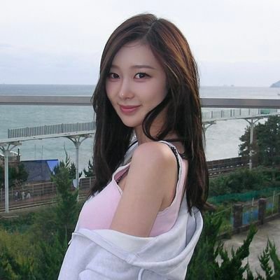 hottiesy's profile picture. a mess of gorgeous chaos