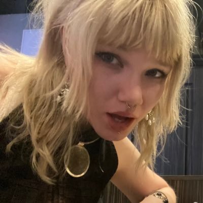 beerfangs's profile picture. 🗡️🦪🫀nordic femme who yearns for the sea and forest | 22 | nsfw ❗️