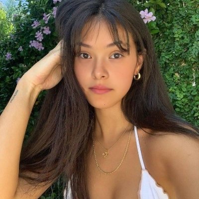 Deluermoz2's profile picture. Messy bun, pretty fun