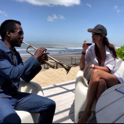 psiconerea's profile picture. Psicóloga cansada de ver gente “muy normal”. A veces pienso, a veces twitteo. Si te molesta el sarcasmo, no es mi problema. Amante del Jazz