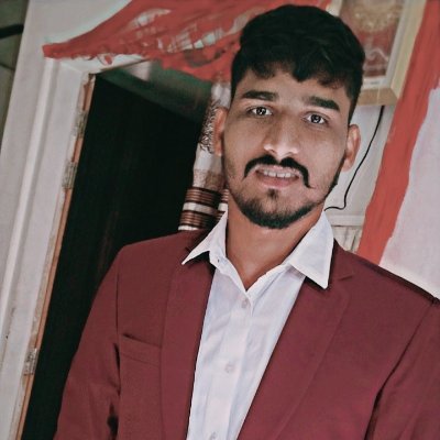 M13Meena's profile picture. @ 🚨 🚓 
💯 %  follow back