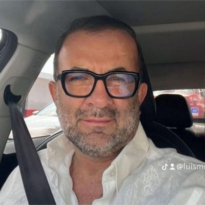 Livekinng's profile picture. abogado, máster, docente. domador de hormigas, golfista, pintor, jinete, papá, hijo, apolítico! no estoy por likes y eso queda claro, me gusta escribir para mi