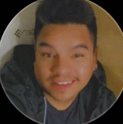 Skylarpop1's profile picture. A glowstick needs to break before it glows