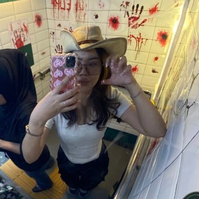 holybadsidee's profile picture. silahkan scroll dan stalk