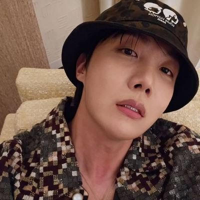 j_bts57746's profile picture. 