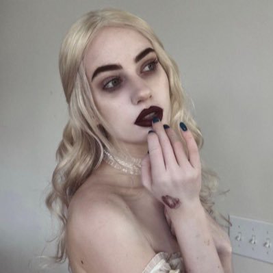 ech0esofthemoon's profile picture. "𝐀𝐧𝐝 𝐰𝐡𝐞𝐧 𝐭𝐡𝐞 𝐬𝐞𝐚𝐬𝐨𝐧𝐬 𝐜𝐡𝐚𝐧𝐠𝐞, 𝐰𝐢𝐥𝐥 𝐲𝐨𝐮 𝐬𝐭𝐚𝐧𝐝 𝐛𝐲 𝐦𝐞?" +21. MDNI.