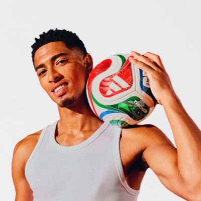 LauMadridista94's profile picture. De niña le sacábamos 6 Champions al Barsa, llegó Cruyff inventaron el fútbol. Llegó Messi Dios del fútbol, llego Guardiola,el mejor del mundo.Hoy les sacamos 10