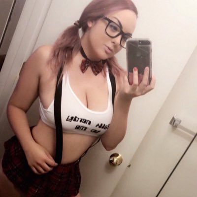 onehoneyl's profile picture. hmm don’t know what to say 🥲