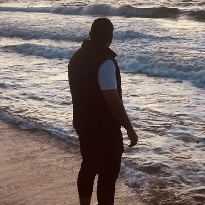 AhmdHlim2's profile picture. Gp doctor 
هنا هتلاقي كل افكاري تناقضاتي انفعالاتي ف أهلا بيك في مسرح جريمتي 🤝