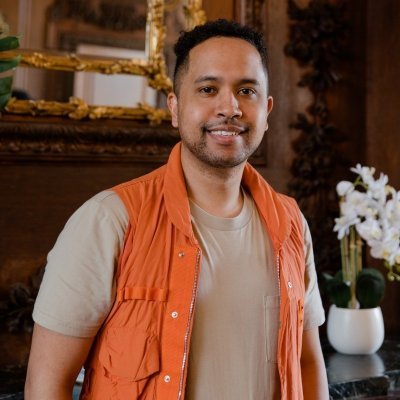 jonahsahn's profile picture. Founder & Artistic Director of The @OtakuChoir