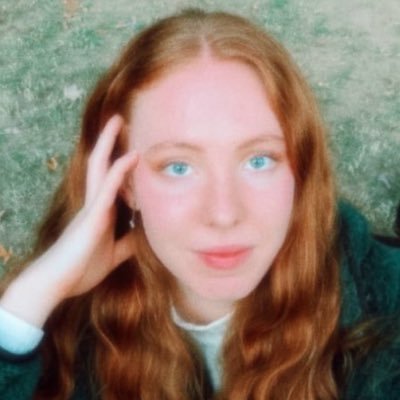 expsfv06's profile picture. eu e a julia bergmann escutando poesia acústica #6 mtc, conegliano e thy❤️ she/her